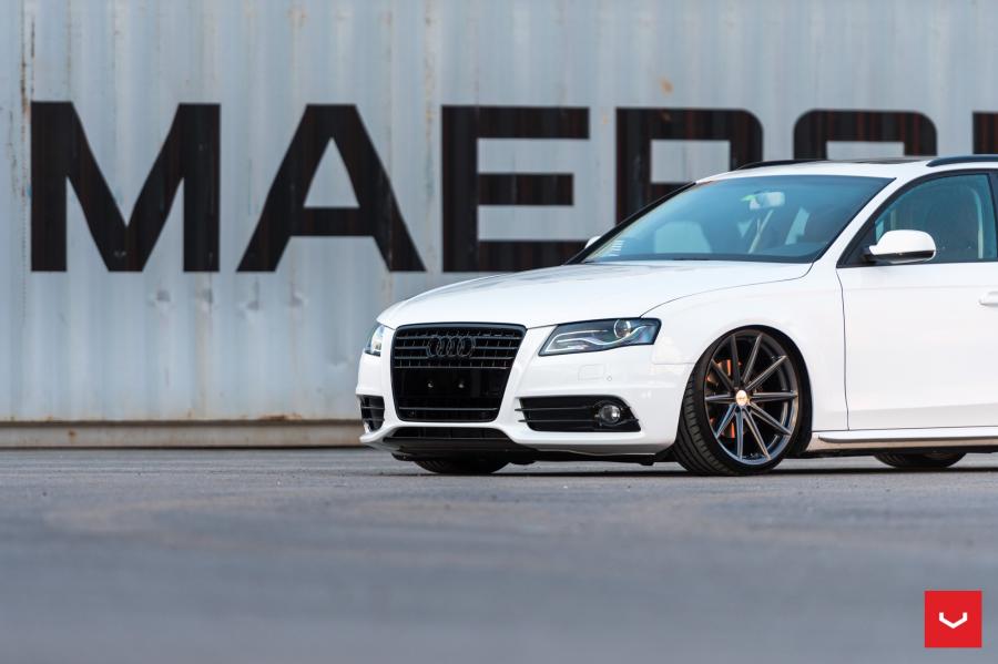 Детали экстерьера Audi A4 Avant on Vossen Wheels (VFS10) 2017 года  (фото 15 из 23)